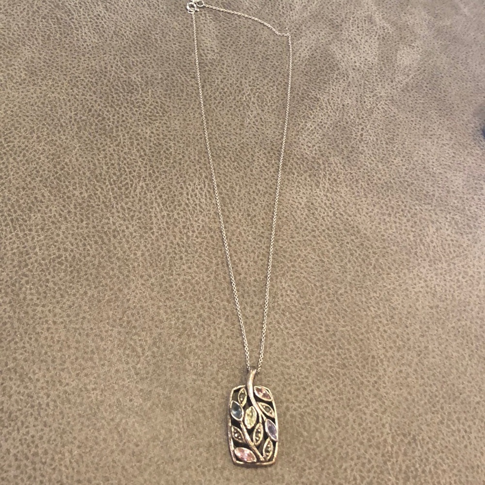 566 silver necklace
